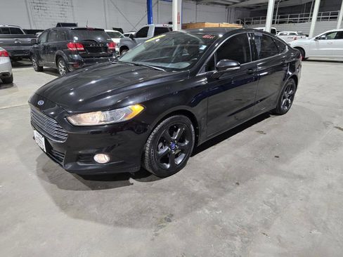 Used 2013 Ford Fusion SE image 2