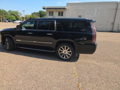 Used 2019 Cadillac Escalade ESV Luxury AWD/4WD image 14