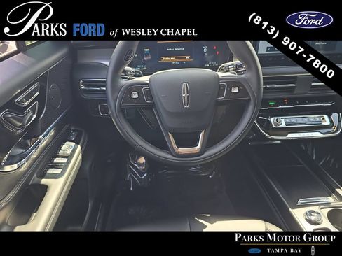 Used 2025 Lincoln Corsair FWD image 13