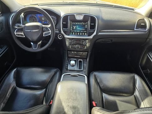 Used 2022 Chrysler 300 Touring L RWD image 11