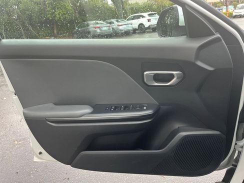 Used 2025 Kia K4 LXS image 18