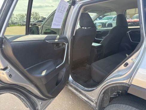 Used 2019 Toyota RAV4 LE image 17