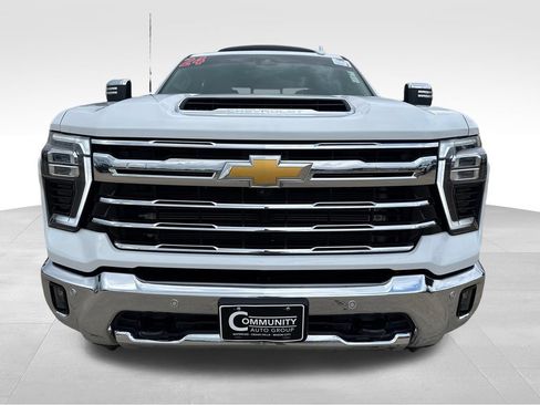 Used 2024 Chevrolet Silverado 2500 LTZ w/ LTZ Convenience Package AWD/4WD image 11