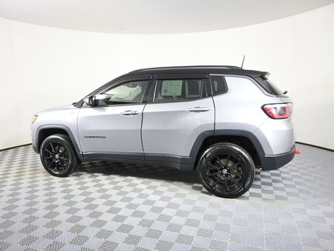 Used 2019 Jeep Compass Trailhawk w/ Safety & Security Group AWD/4WD image 3