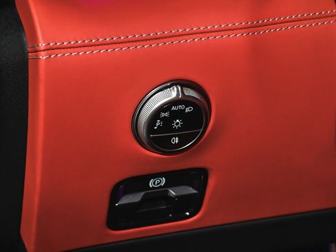 Used 2022 Mercedes-Benz SL 63 AMG 4MATIC w/ Driver Assistance Package image 21