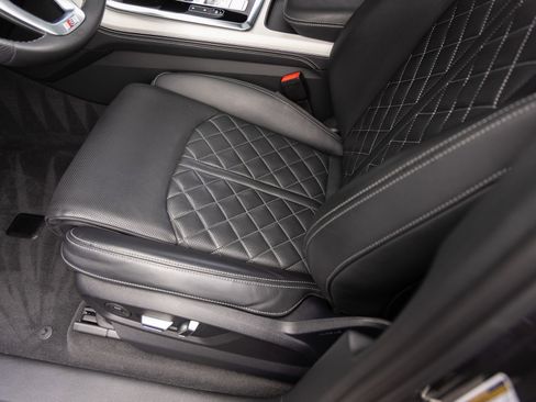 Used 2024 Audi Q7 3.0T Prestige AWD/4WD image 19