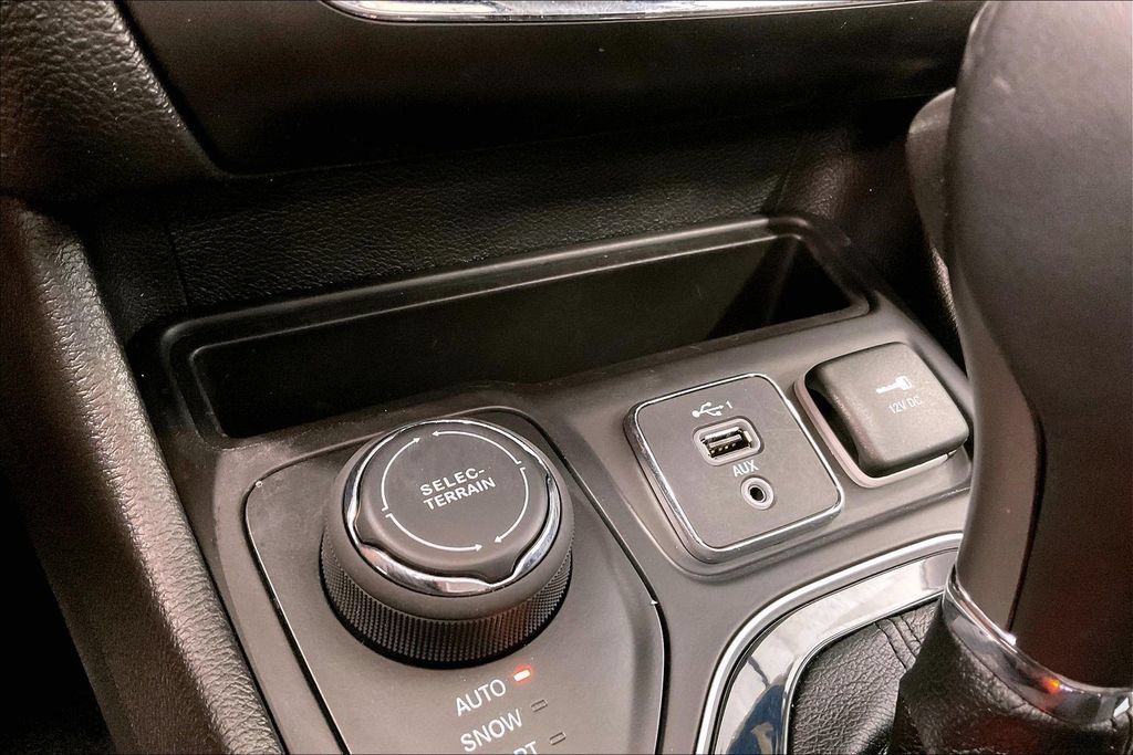 Used 2021 Jeep Cherokee Limited AWD/4WD image 17