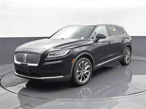 Used 2023 Lincoln Nautilus Reserve w/ Luxury Package image 2