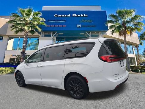 Used 2021 Chrysler Pacifica Touring-L w/ Premium & Safety Sphere Group FWD image 7