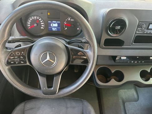 Used 2022 Mercedes-Benz Sprinter 2500 image 26