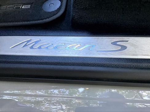 Used 2023 Porsche Macan S AWD/4WD image 10