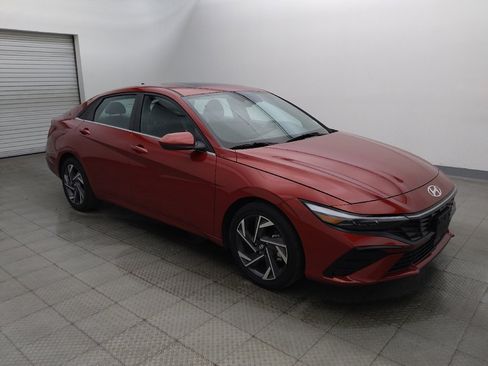 Used 2025 Hyundai Elantra SEL FWD image 11