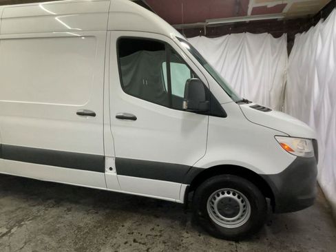 Used 2022 Mercedes-Benz Sprinter 2500 image 3