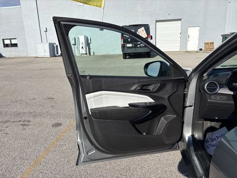 Used 2025 Chevrolet Equinox LT image 26