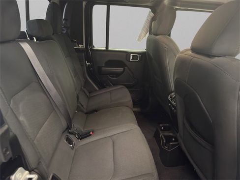Used 2022 Jeep Gladiator Willys image 37