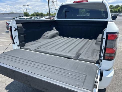 Used 2024 Nissan Frontier SV RWD image 16