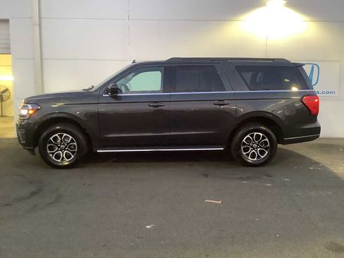 Used 2023 Ford Expedition Max XLT image 2