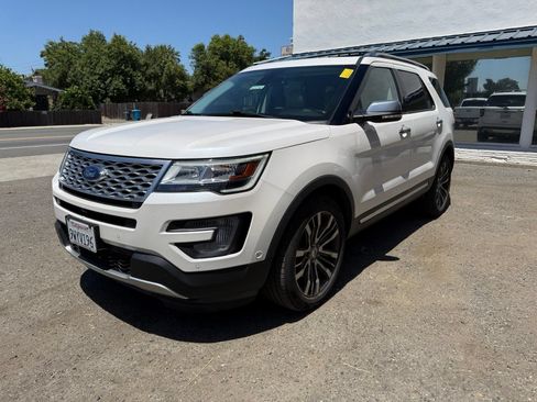 Used 2017 Ford Explorer Platinum AWD/4WD image 4