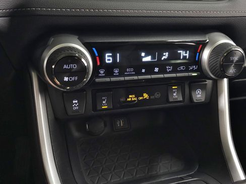 Used 2023 Toyota RAV4 XLE Premium image 28