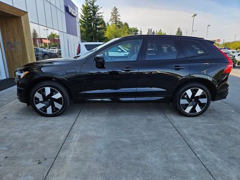 Certified 2025 Volvo XC60 T8 Plus w/ Protection Package Premier AWD/4WD image 8