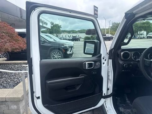 Used 2023 Jeep Wrangler Unlimited w/ Sun & Screen Package AWD/4WD image 10