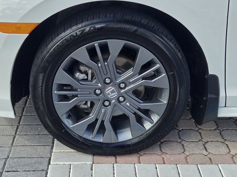 Used 2025 Honda Odyssey Touring image 13