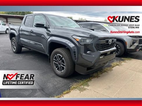 Used 2024 Toyota Tacoma TRD Sport w/ TRD Sport Premium Package AWD/4WD image 1