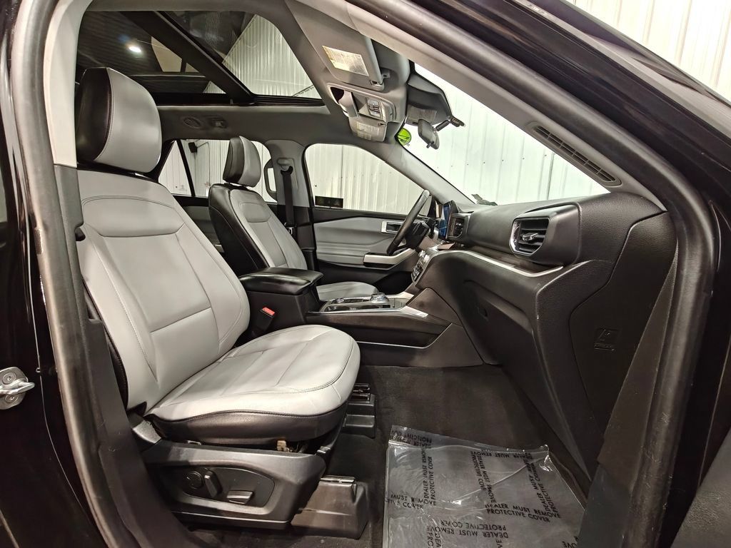Used 2021 Ford Explorer XLT w/ Equipment Group 202A AWD/4WD image 27