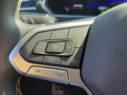 Certified 2023 Volkswagen Tiguan SE R-Line image 25