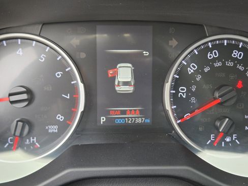 Used 2021 Toyota RAV4 LE image 23