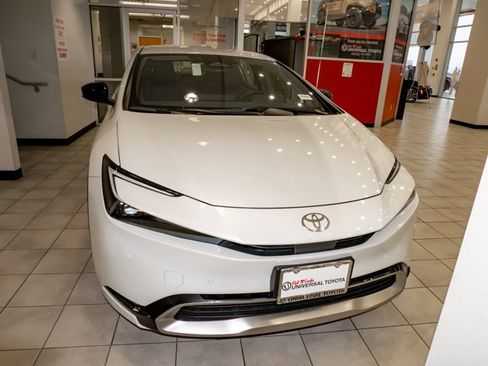 New 2026 Toyota Prius Plug-In Hybrid FWD image 3