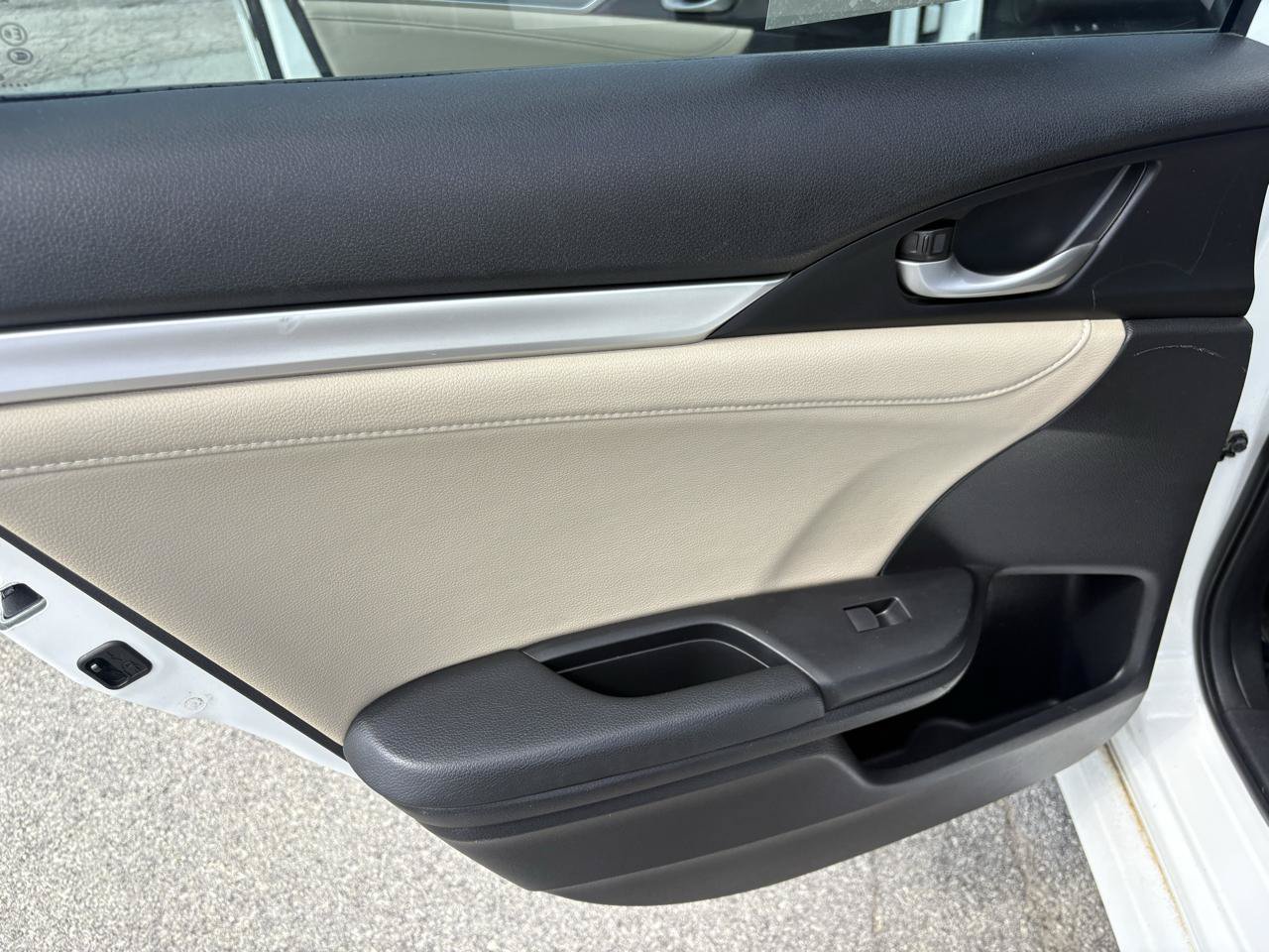 Used 2017 Honda Civic Touring image 27