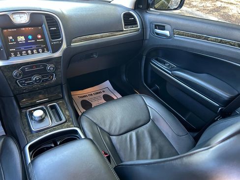 Used 2015 Chrysler 300 C image 29