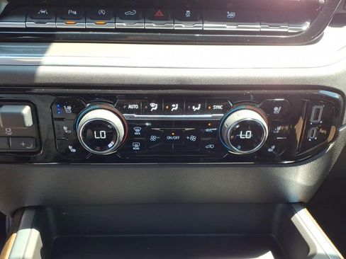 Used 2025 Chevrolet Silverado 1500 High Country w/ High Country Premium Package AWD/4WD image 31