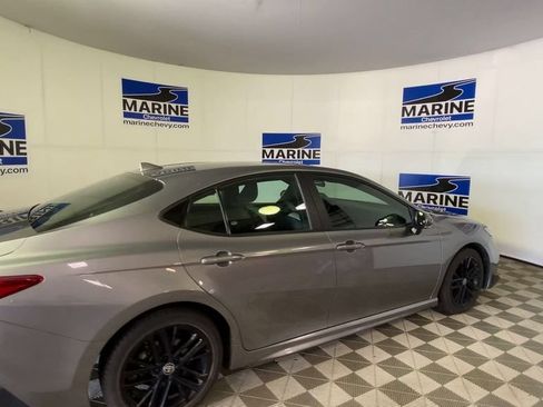 Used 2025 Toyota Camry SE FWD image 2