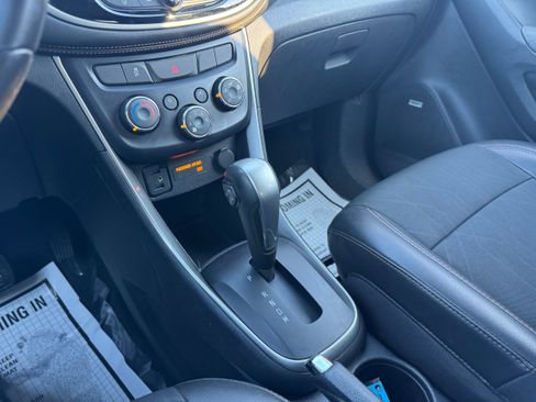 Used 2019 Chevrolet Trax LT w/ Sun & Sound Package image 21