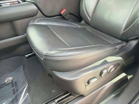 Used 2023 GMC Yukon XL Denali AWD/4WD image 35