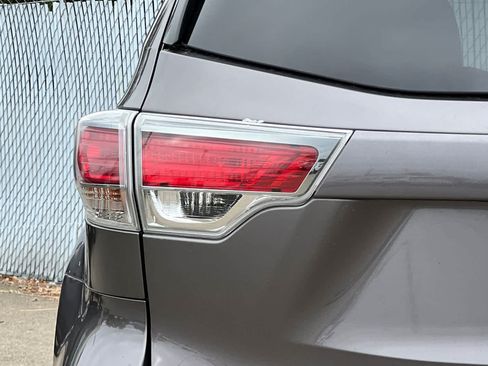 Used 2014 Toyota Highlander Limited AWD/4WD image 22