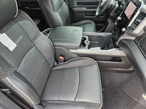 New 2026 RAM 3500 Laramie AWD/4WD image 17