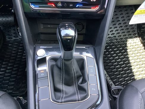 New 2026 Volkswagen Taos SE FWD image 16
