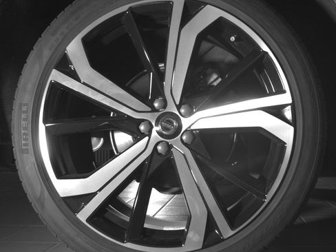 Certified 2023 Volvo XC60 B5 Ultimate w/ Climate Package FWD image 16