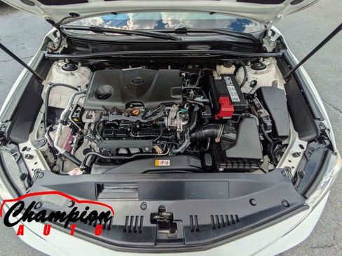 Used 2018 Toyota Camry FWD image 14