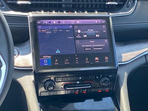 Used 2023 Jeep Grand Cherokee Limited AWD/4WD image 10