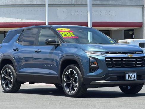 New 2026 Chevrolet Equinox LT w/ Convenience Package II FWD image 2