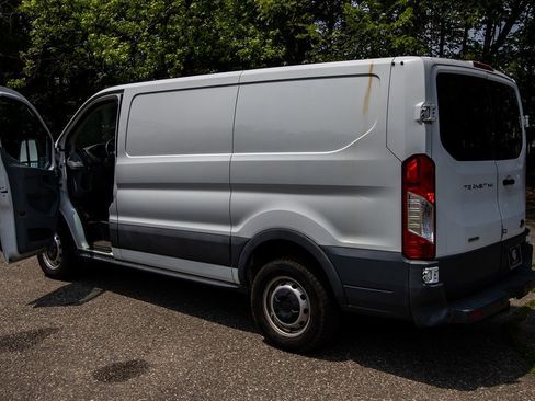 Used 2017 Ford Transit 250 130 Low Roof image 7