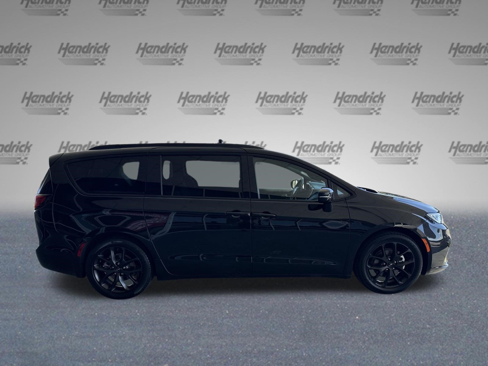 Used 2025 Chrysler Pacifica Limited FWD image 10
