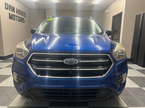 Used 2018 Ford Escape SE w/ SE Sport Appearance Package AWD/4WD image 3