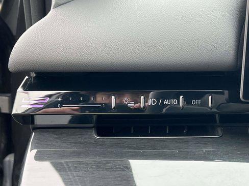 Used 2024 BMW 530i xDrive w/ Premium Package image 24