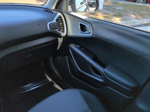 Used 2025 Kia Soul LX w/ LX Technology Package FWD image 15