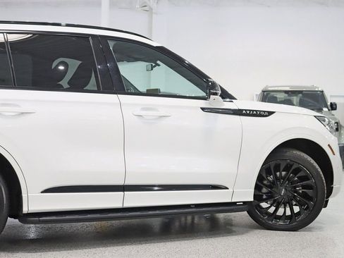 Used 2023 Lincoln Aviator Reserve w/ Equipment Group 201A image 10